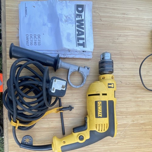 Dewalt dwd024 230v 650w corded - dwd024,